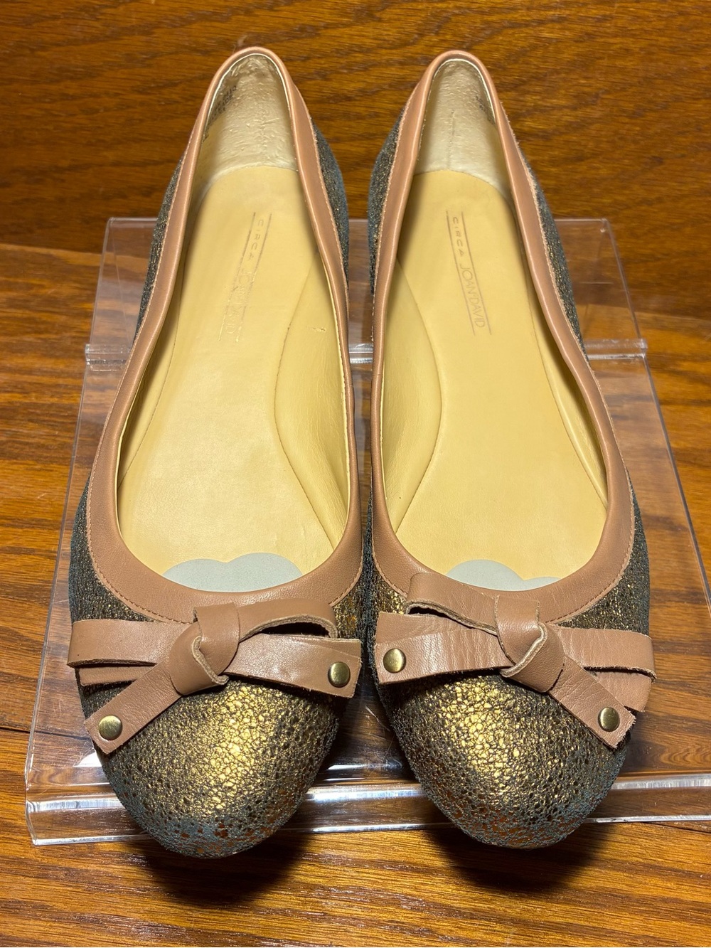 Circa Joan & David Metallic Gold Crackled Leather Tan Bow Flats Size 8